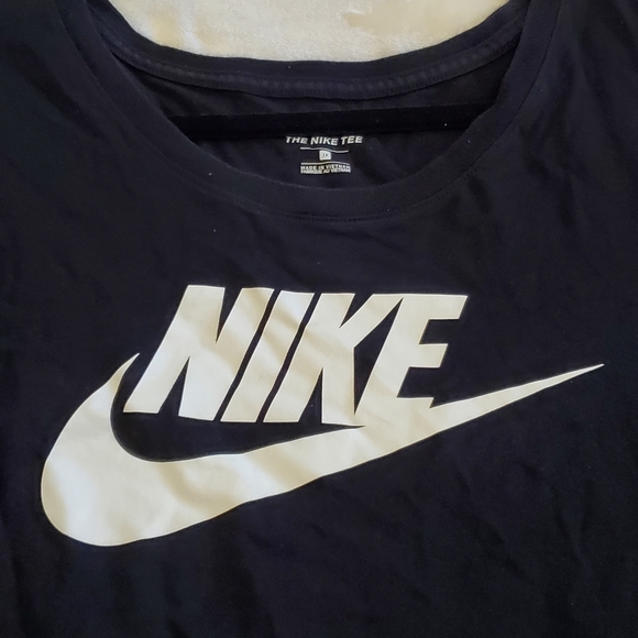 ✨️2/$20 Nike Essentials T-Shirt - Picture 5 of 8